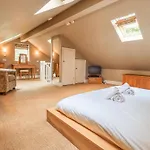 Holiday home Dove Tail Barn *